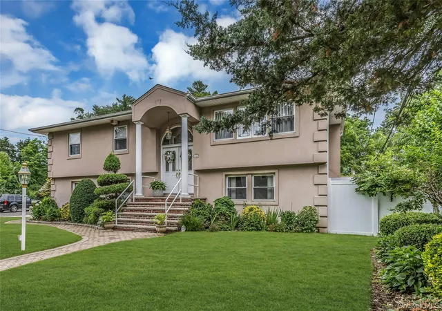 2nd image of 105 Convent Rd, Oyster Bay, NY 11791 | MLS# 1017042