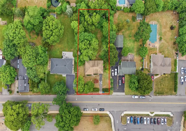 3rd image of 385 Manhattan Blvd, Islip, NY 11752 | MLS# 1017047