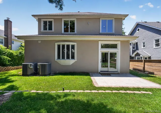 Photo 3 of Single family home for sale at 25 Maple Grv St, North Hempstead, NY 11023 | MLS# 1017055 | Listing updated on 2026-08-09