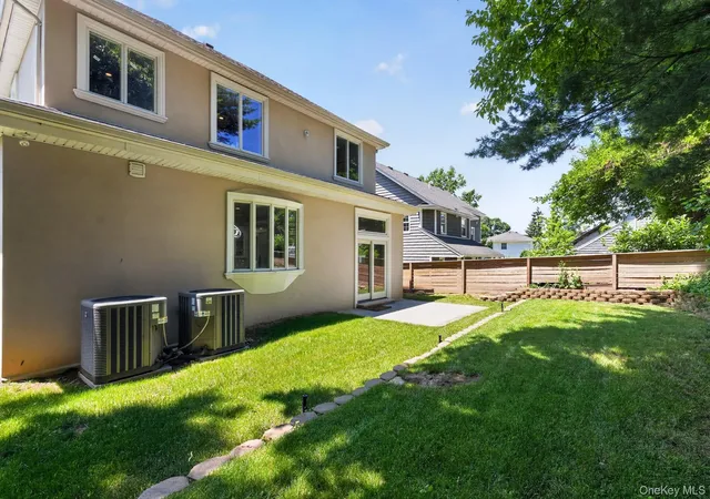 Photo 4 of Single family home for sale at 25 Maple Grv St, North Hempstead, NY 11023 | MLS# 1017055 | Listing updated on 2026-08-09