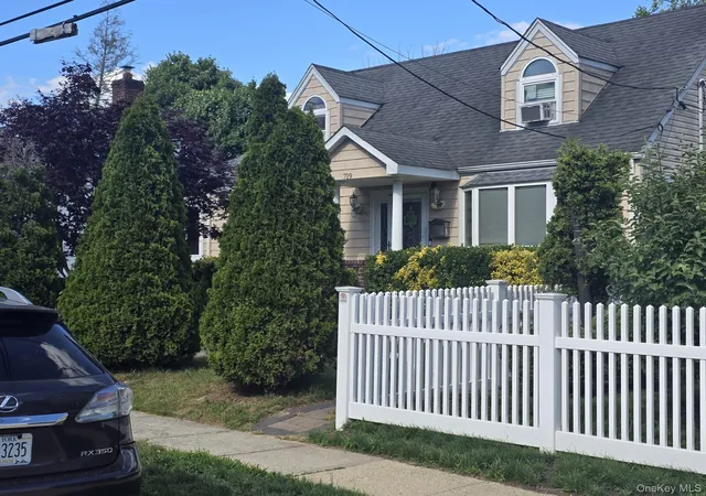 Homes for sale in Hempstead, NY | 719 Oriole Ave, Hempstead, NY 11552 | MLS# 1017068