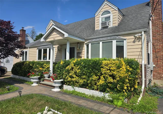 Homes for sale in Hempstead, NY | 719 Oriole Ave, Hempstead, NY 11552 | MLS# 1017068