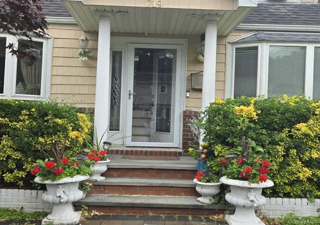 Homes for sale in Hempstead, NY | 719 Oriole Ave, Hempstead, NY 11552 | MLS# 1017068