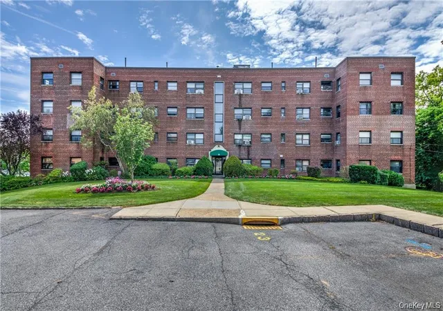 Homes for sale in New Rochelle, NY | 35 Shady Glen Ct #3F, New Rochelle, NY 10805 | MLS# 1017086