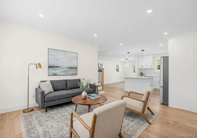 4th image of 737 Flowerdale Dr, Hempstead, NY 11783 | MLS# 1017093
