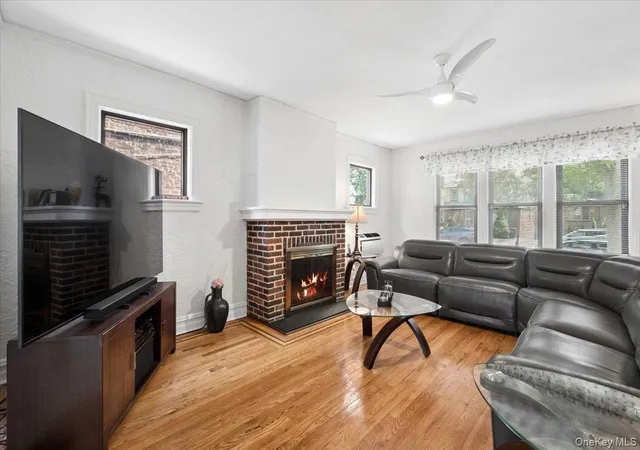 Photo 4 of Single family home for sale at 1241 Rhinelander Ave, New York, NY 10461 | MLS# 1017099 | Listing updated on 2026-09-30