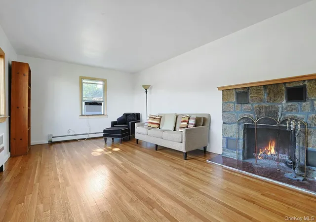 4th image of 141 Curtis Ln, Yonkers, NY 10710 | MLS# 1017103