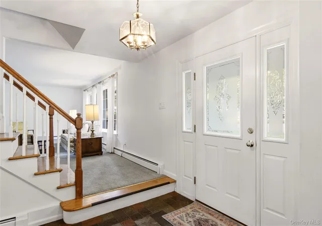 Photo 3 of Single family home for sale at 4 Farmington Ct, Huntington, NY 11746 | MLS# 1017115 | Listing updated on 2026-09-14