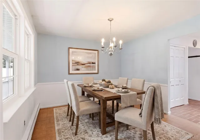 Photo 4 of Single family home for sale at 4 Farmington Ct, Huntington, NY 11746 | MLS# 1017115 | Listing updated on 2026-09-14
