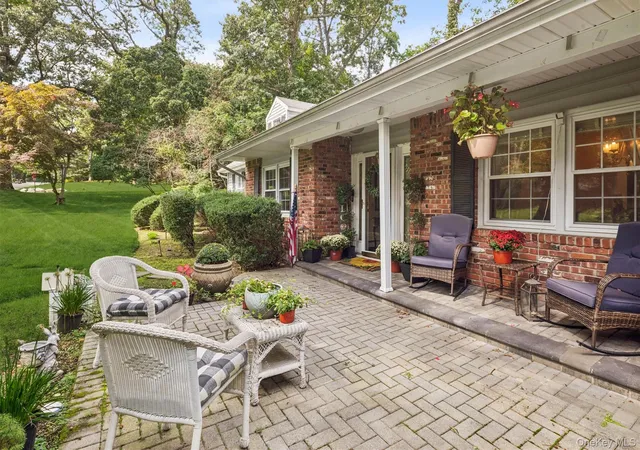 Photo 3 of Single family home for sale at 2 Sandpiper Ln, Huntington, NY 11768 | MLS# 1017135 | Listing updated on 2026-09-30