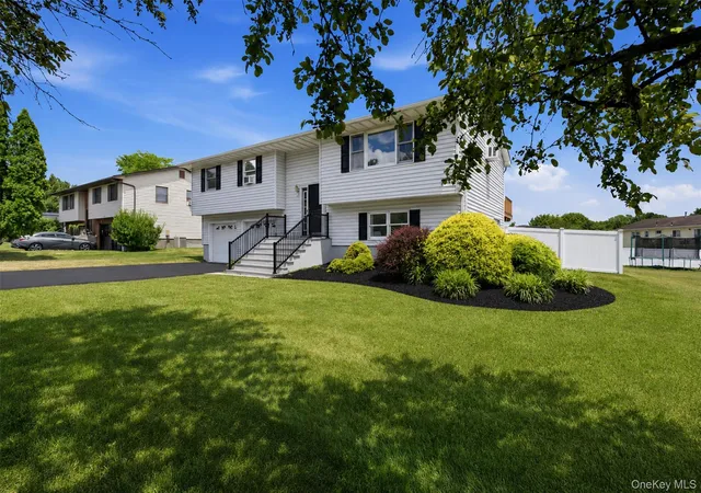 Homes for sale in New Windsor, NY | 41 Guernsey Dr, New Windsor, NY 12553 | MLS# 1017153