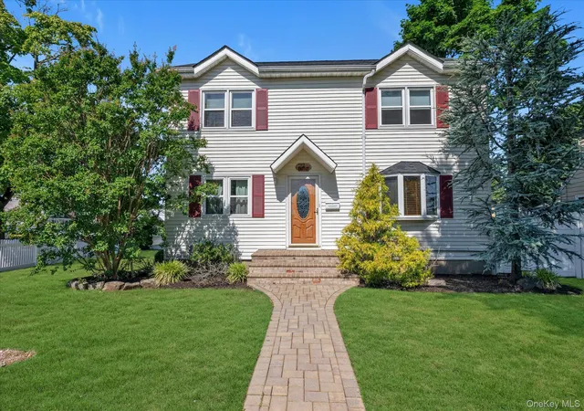 Photo 1 of Sale Pending at 2 East Ct, Oyster Bay, NY 11714 | MLS# 1017191 | Listing updated on 2026-08-07