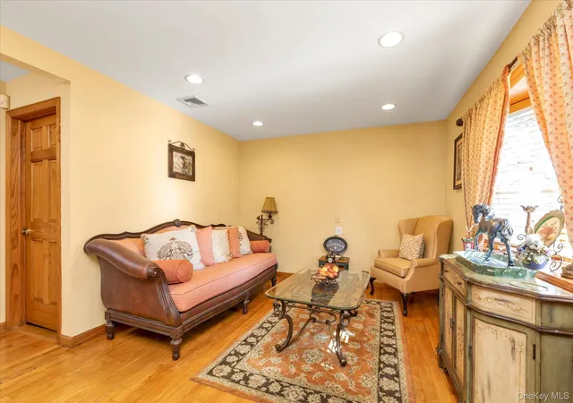 Photo 3 of Sale Pending at 2 East Ct, Oyster Bay, NY 11714 | MLS# 1017191 | Listing updated on 2026-08-07
