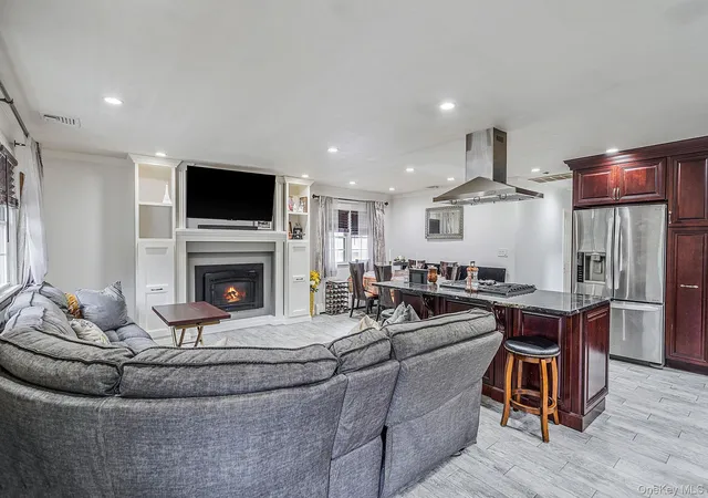 3rd image of 138 River Rd, Shirley, NY 11967 | MLS# 1017197
