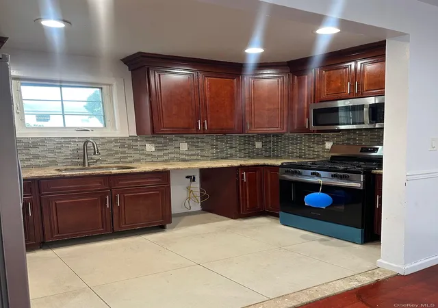 Listing Photo 5 - Condo for sale in building located at 127-20 160th St, New York, NY 11434