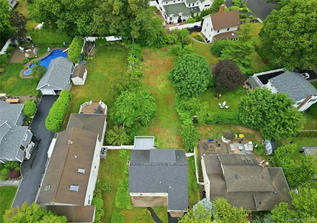 14th image of 17a Riverside St, Amityville, NY 11701 | MLS# 1017243