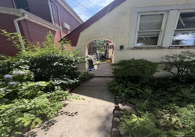Photo 2 of Multi family home for sale at 160 16 78th Avenue, New York, NY 11366 | MLS# 1017265 | Listing updated on 2026-10-08