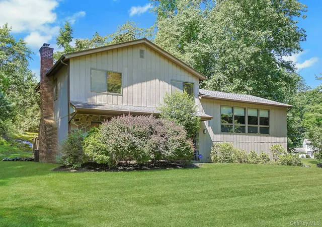 2nd image of 7 Sassi Dr, Croton On Hudson, NY 10520 | MLS# 1017266
