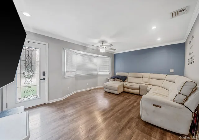 24th image of 2 Amarr Dr, Brookhaven, NY 11967 | MLS# 1017292