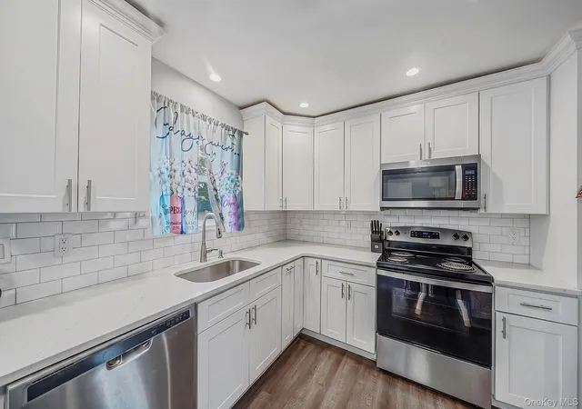 5th image of 2 Amarr Dr, Brookhaven, NY 11967 | MLS# 1017292
