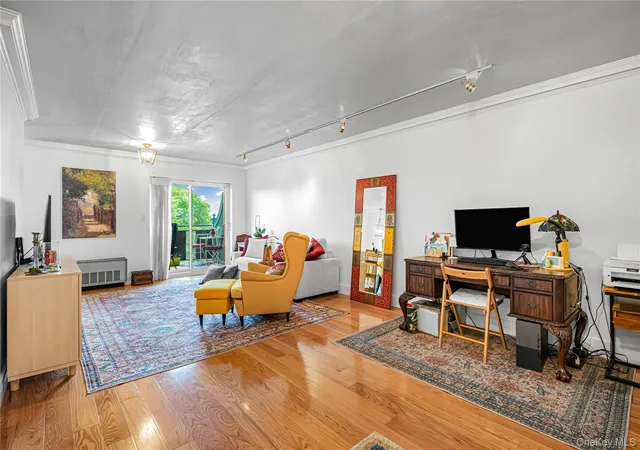 Homes for sale in North Hempstead, NY | 175 Maple Ave #4D, North Hempstead, NY 11590 | MLS# 1017320