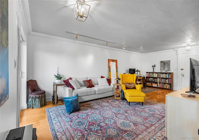 Homes for sale in North Hempstead, NY | 175 Maple Ave #4D, North Hempstead, NY 11590 | MLS# 1017320