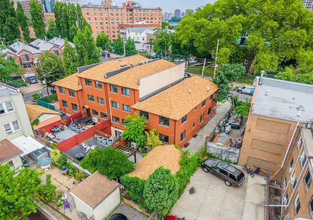 Listing Photo 4 - Condo for sale in building located at 12-10 27th Ave, New York, NY 11102