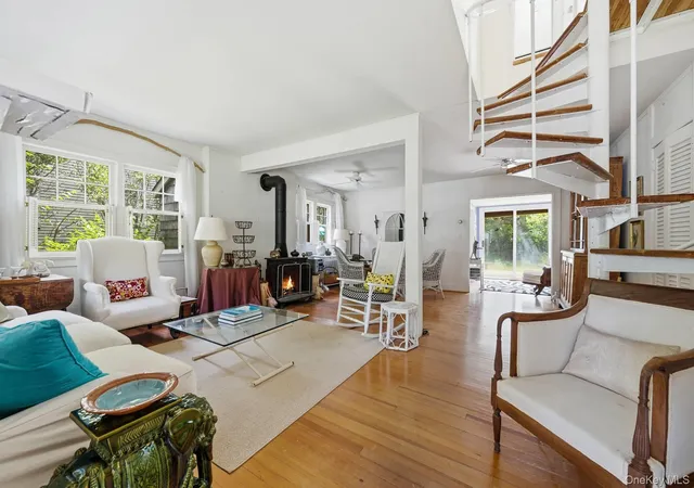 Photo 3 of Single family home for sale at 30 Edgemere Dr, Southampton, NY 11968 | MLS# 1017347 | Listing updated on 2026-10-26