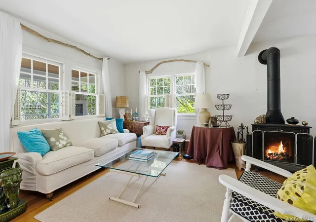 Photo 4 of Single family home for sale at 30 Edgemere Dr, Southampton, NY 11968 | MLS# 1017347 | Listing updated on 2026-10-26