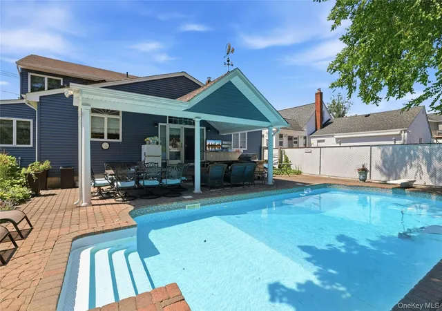 Photo 2 of Single family home for sale at 852 Jackson Ave, Hempstead, NY 11010 | MLS# 1017348 | Listing updated on 2026-10-22