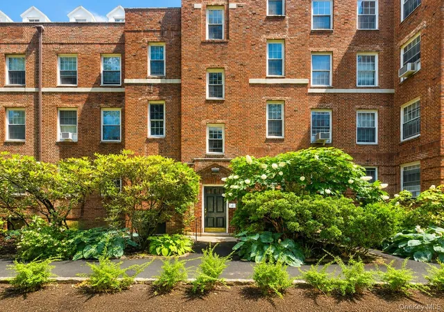 3rd image of 1344 Midland Ave #3E, Bronxville, NY 10708 | MLS# 1017359