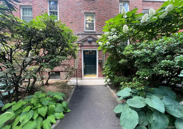 2nd image of 1344 Midland Ave #3E, Bronxville, NY 10708 | MLS# 1017359