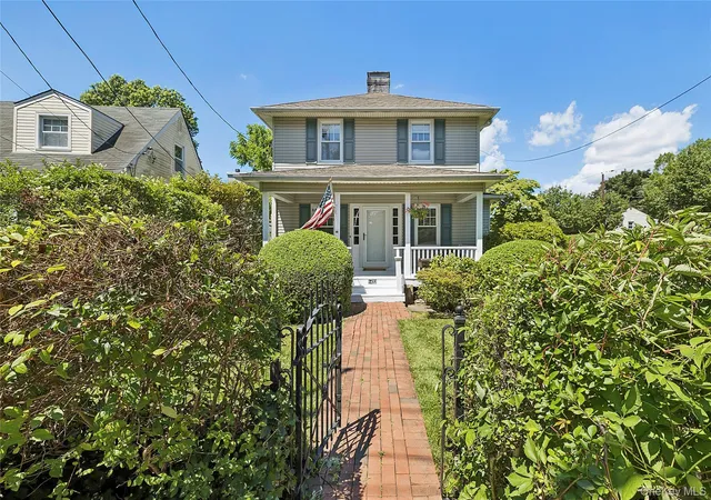 20th image of 1472 Middle Neck Rd, North Hempstead, NY 11050 | MLS# 1017361