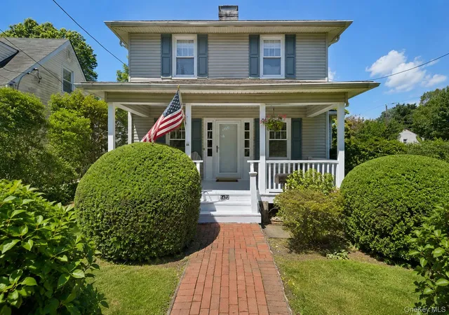 2nd image of 1472 Middle Neck Rd, North Hempstead, NY 11050 | MLS# 1017361