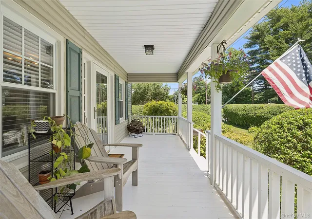 3rd image of 1472 Middle Neck Rd, North Hempstead, NY 11050 | MLS# 1017361