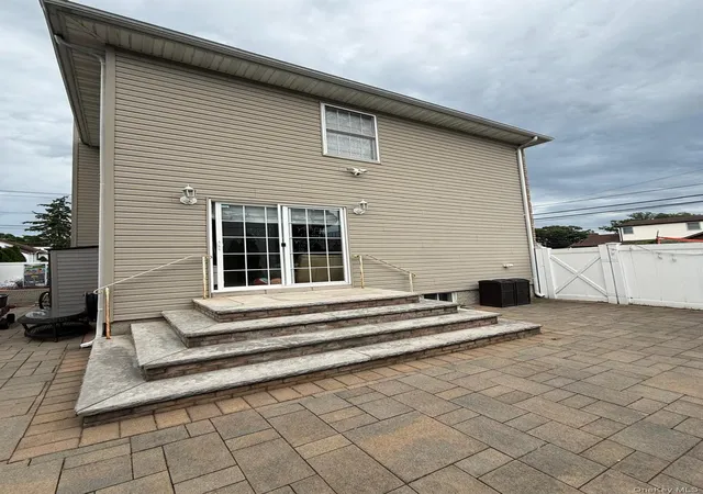 4th image of 264 Doherty Ave, Hempstead, NY 11003 | MLS# 1017362