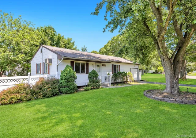 2nd image of 9 Daniel Ct, Ronkonkoma, NY 11779 | MLS# 1017367