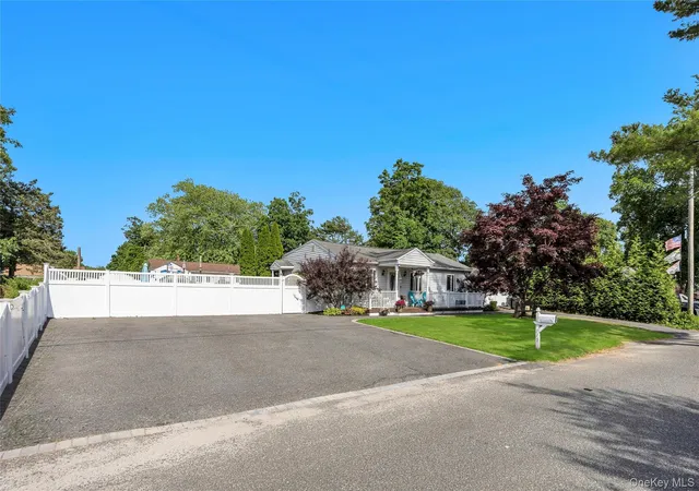 40th image of 115 Dahlia Dr, Mastic Beach, NY 11951 | MLS# 1017368