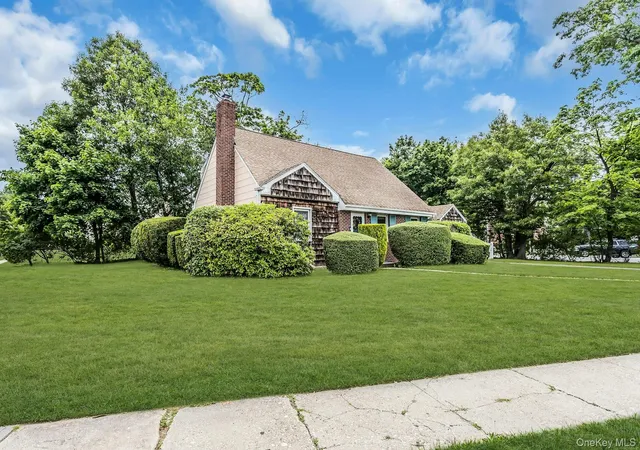 Photo 2 of Sale Pending at 2 Cliff Rd, Merrick, NY 11566 | MLS# 1017387 | Listing updated on 2026-08-15