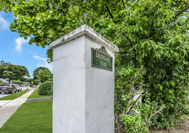 Photo 3 of Sale Pending at 2 Cliff Rd, Merrick, NY 11566 | MLS# 1017387 | Listing updated on 2026-08-15