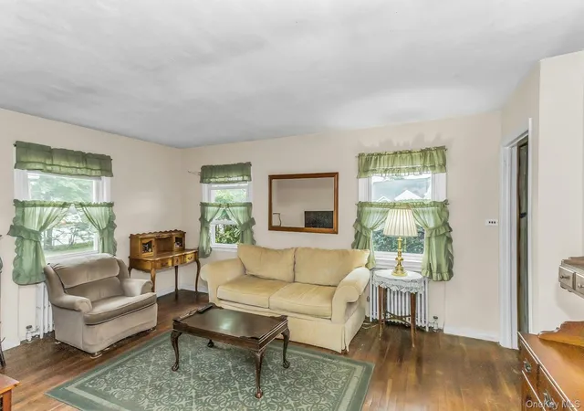 Photo 3 of Sale Pending at 2 Cliff Rd, Merrick, NY 11566 | MLS# 1017387 | Listing updated on 2026-08-15