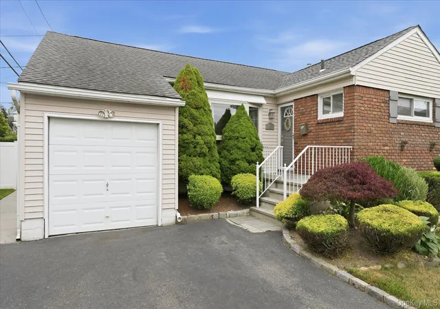 4th image of 45 Margaret Rd, Massapequa, NY 11758 | MLS# 1017398