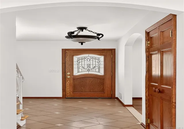 Photo 3 of Single family home for sale at 7 Overlook Rd, Greenburgh, NY 10522 | MLS# 1017400 | Listing updated on 2026-08-02