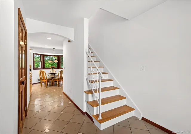 Photo 5 of Single family home for sale at 7 Overlook Rd, Greenburgh, NY 10522 | MLS# 1017400 | Listing updated on 2026-08-02