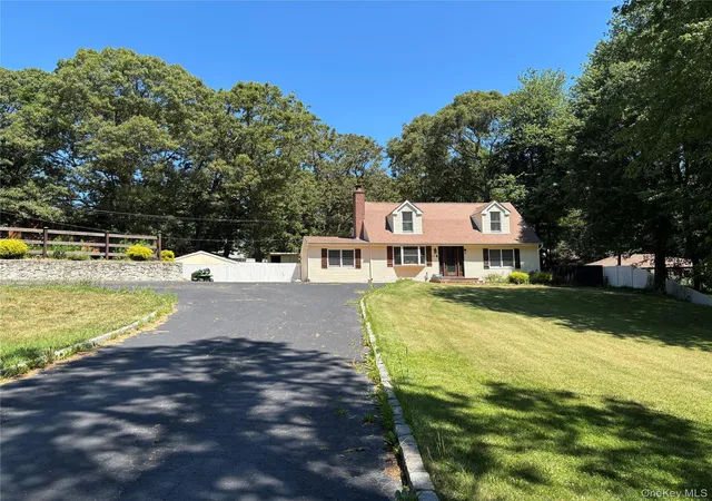 Photo 1 of Single family home for sale at 45 Croft Ln, Smithtown, NY 11787 | MLS# 1017406 | Listing updated on 2026-08-23