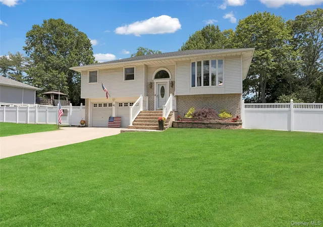 2nd image of 61 Yale Ave, Oakdale, NY 11769 | MLS# 1017429