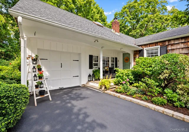 Photo 2 of Single family home for sale at 10 Rancher Pl, Huntington, NY 11743 | MLS# 1017465 | Listing updated on 2026-09-29