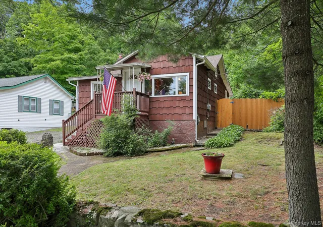 Photo 3 of Single family home for sale at 25 Sylvan Trl, Blooming Grove, NY 10950 | MLS# 1017469 | Listing updated on 2026-09-01