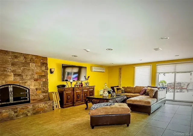 3rd image of 1758 John St, Hempstead, NY 11566 | MLS# 1017474
