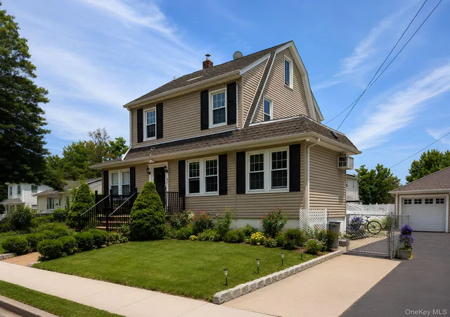 2nd image of 64 Avondale St, Valley Stream, NY 11581 | MLS# 1017485